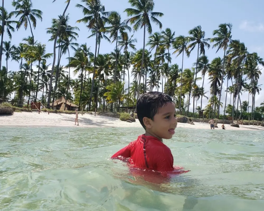18 Melhores praias para ir com crianças no Brasil: Opções perfeitas para a família