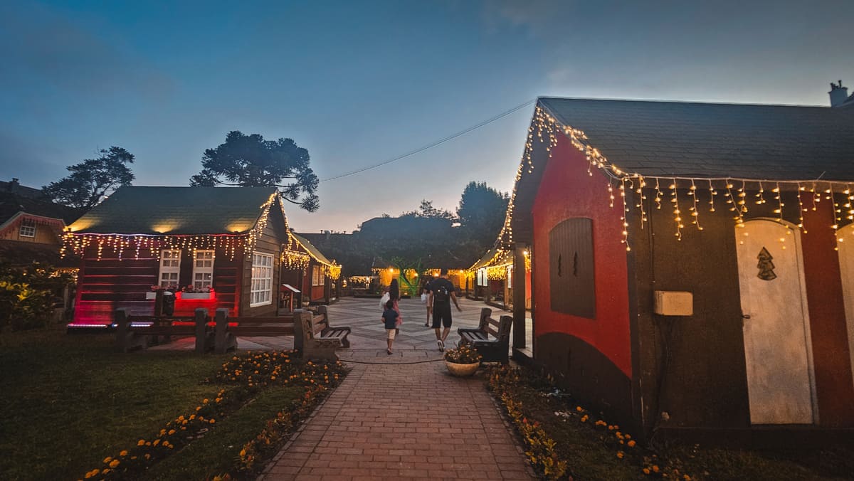 gramado com crianças, praça das etinias