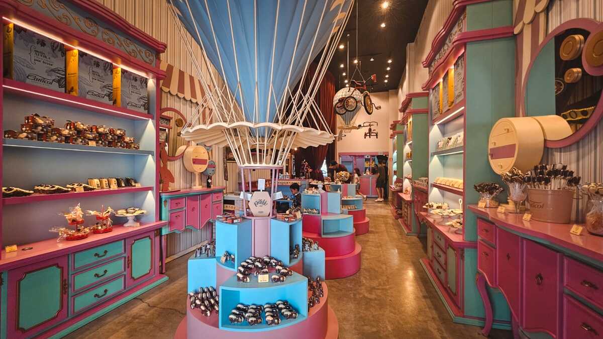 Gramado com crianças, interior da Loja A fabulosa loja de Chocolates Caracol.