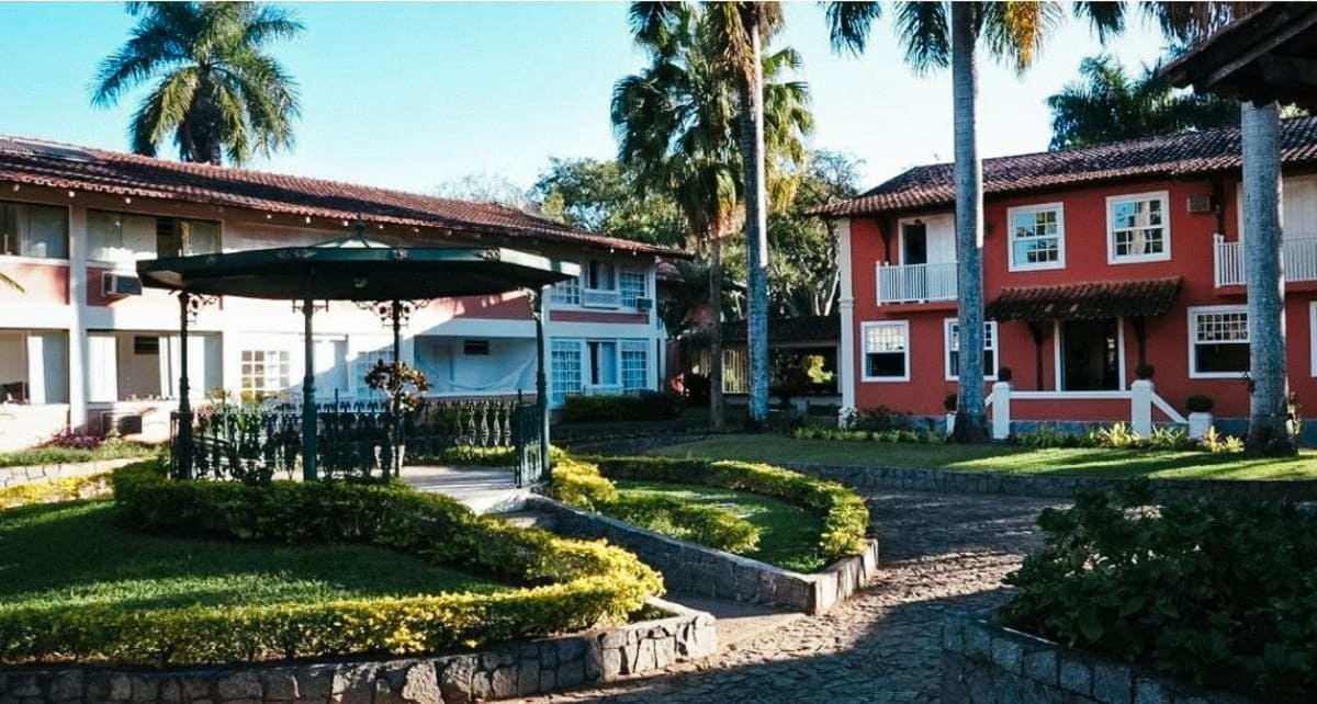 Melhores hotéis fazenda no RJ. Fachada no Hotel Fazenda Rochedo.