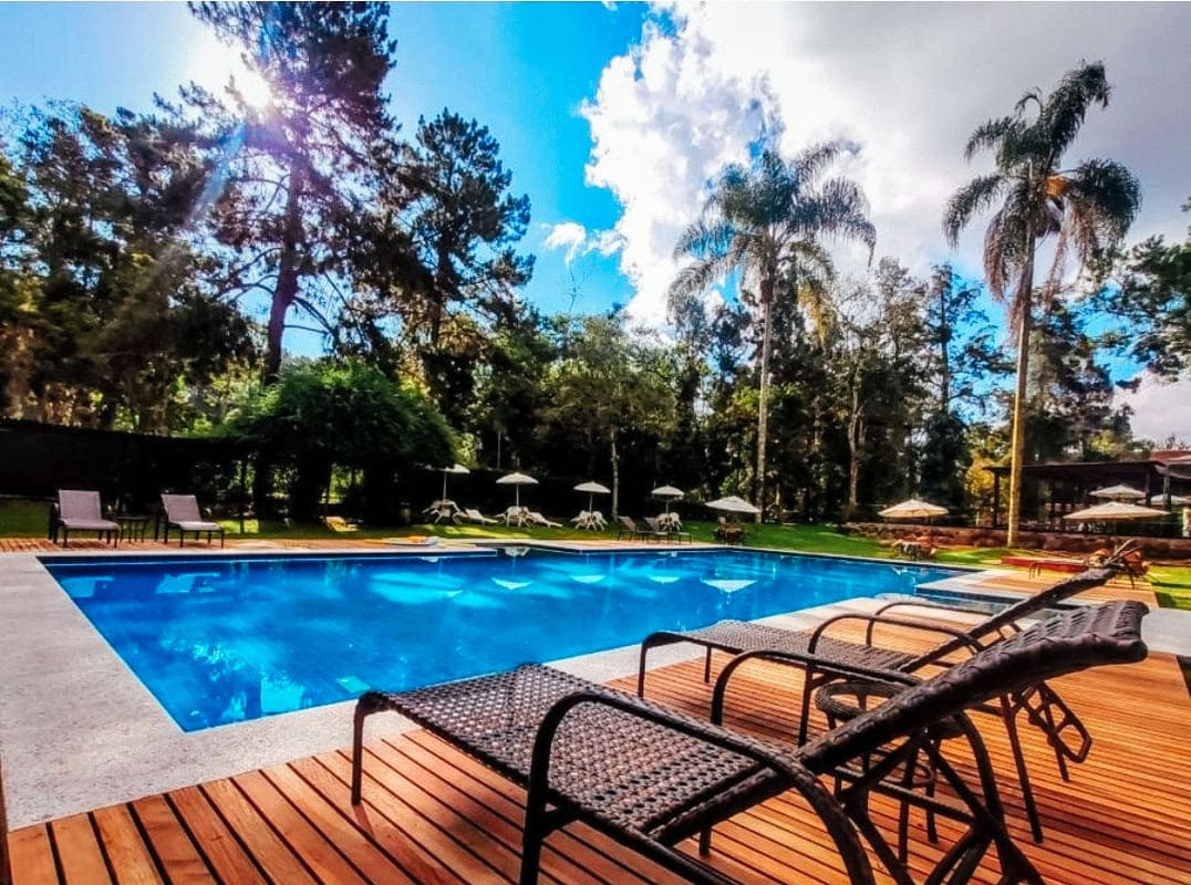 Melhores hotéis fazenda no RJ. Piscina no hotel fazenda São Moritz.