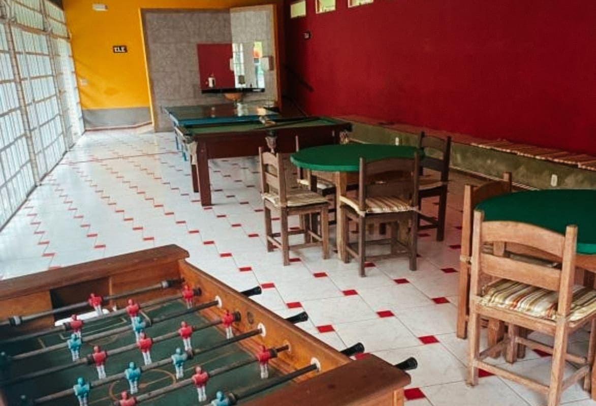 Melhores hotéis fazendo no RJ. Sala de jogos no hotel fazenda Bonanza.