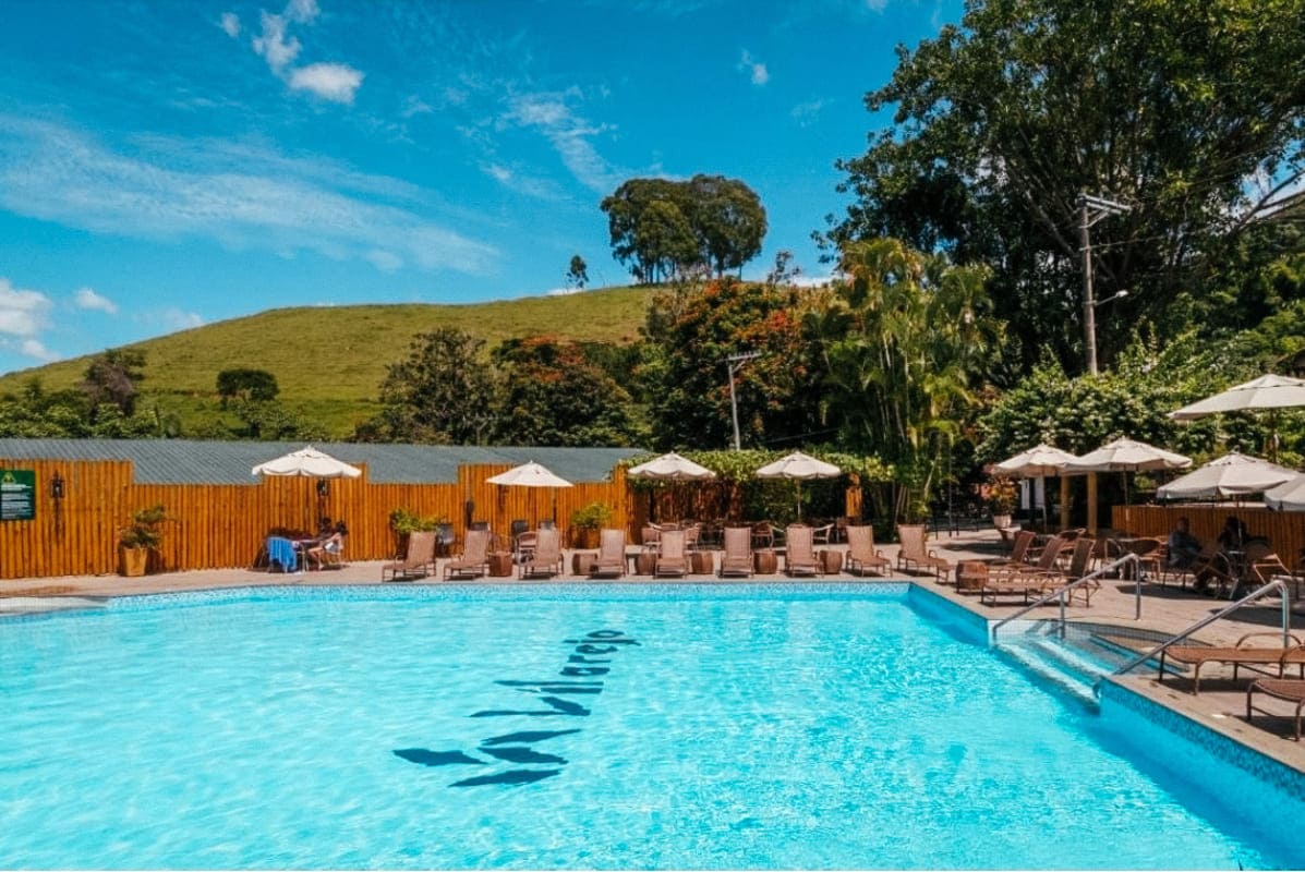 Melhores hotéis fazenda no RJ, piscina do hotel fazenda Vilarejo